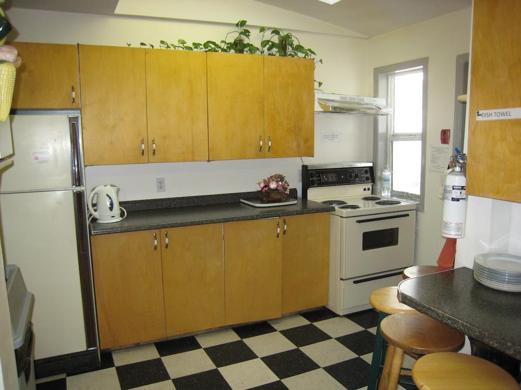 Kelowna Okanagan Lake Hostel المظهر الخارجي الصورة