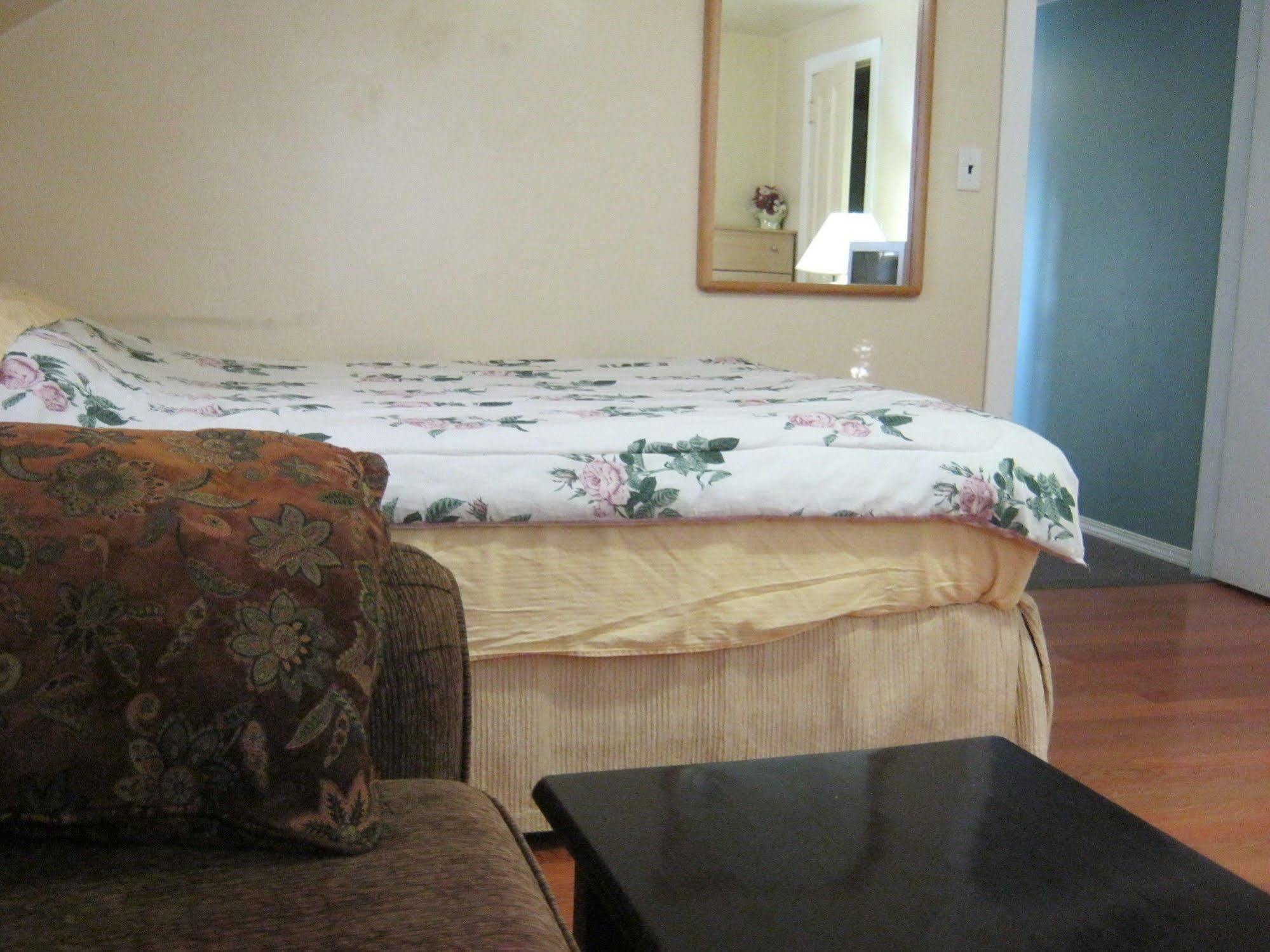 Kelowna Okanagan Lake Hostel المظهر الخارجي الصورة