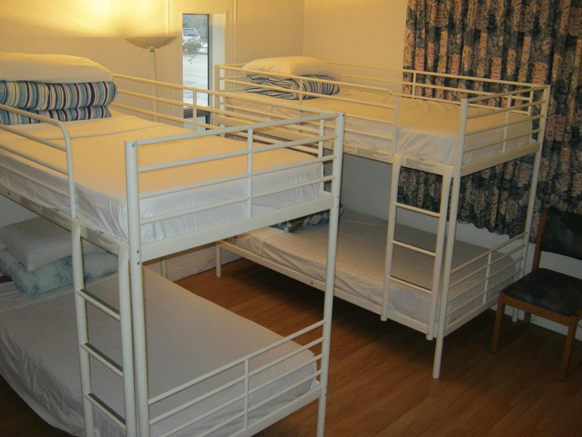 Kelowna Okanagan Lake Hostel المظهر الخارجي الصورة