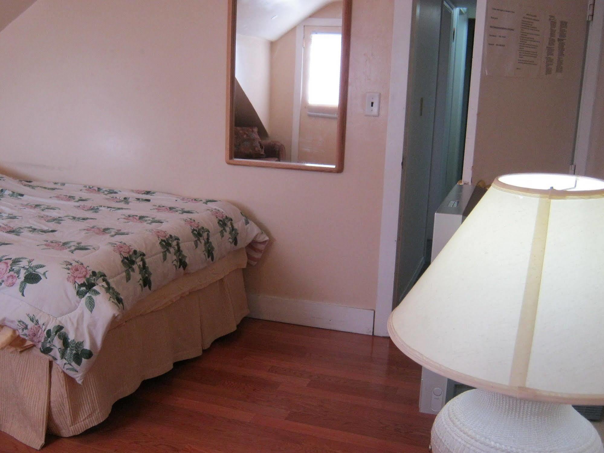 Kelowna Okanagan Lake Hostel المظهر الخارجي الصورة