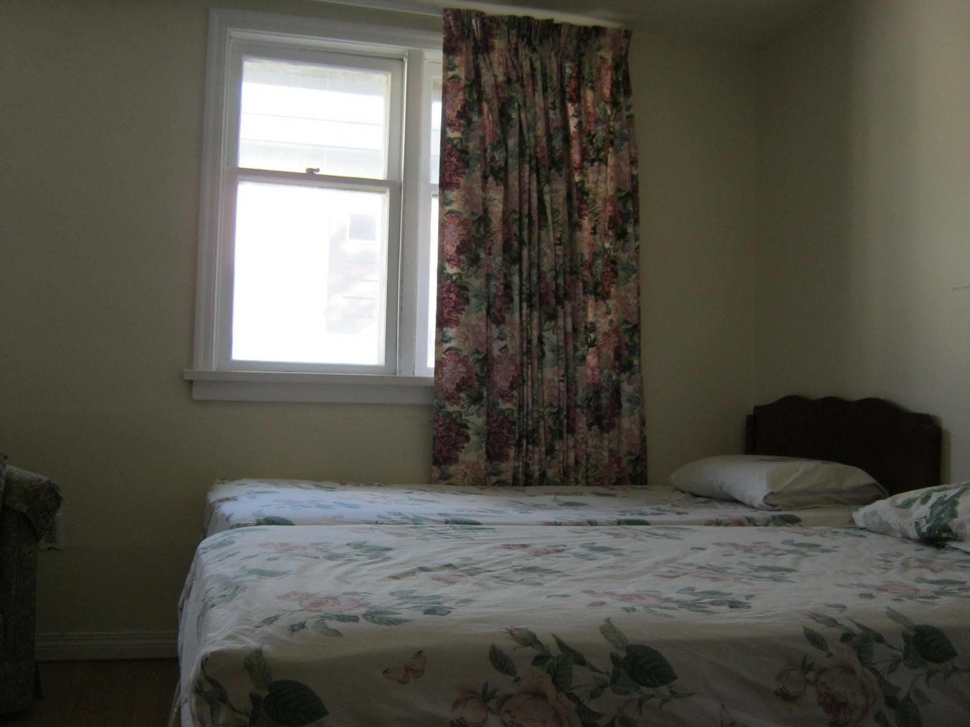 Kelowna Okanagan Lake Hostel المظهر الخارجي الصورة