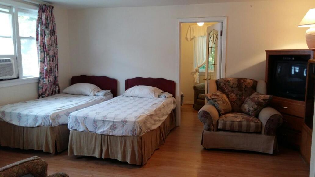 Kelowna Okanagan Lake Hostel المظهر الخارجي الصورة